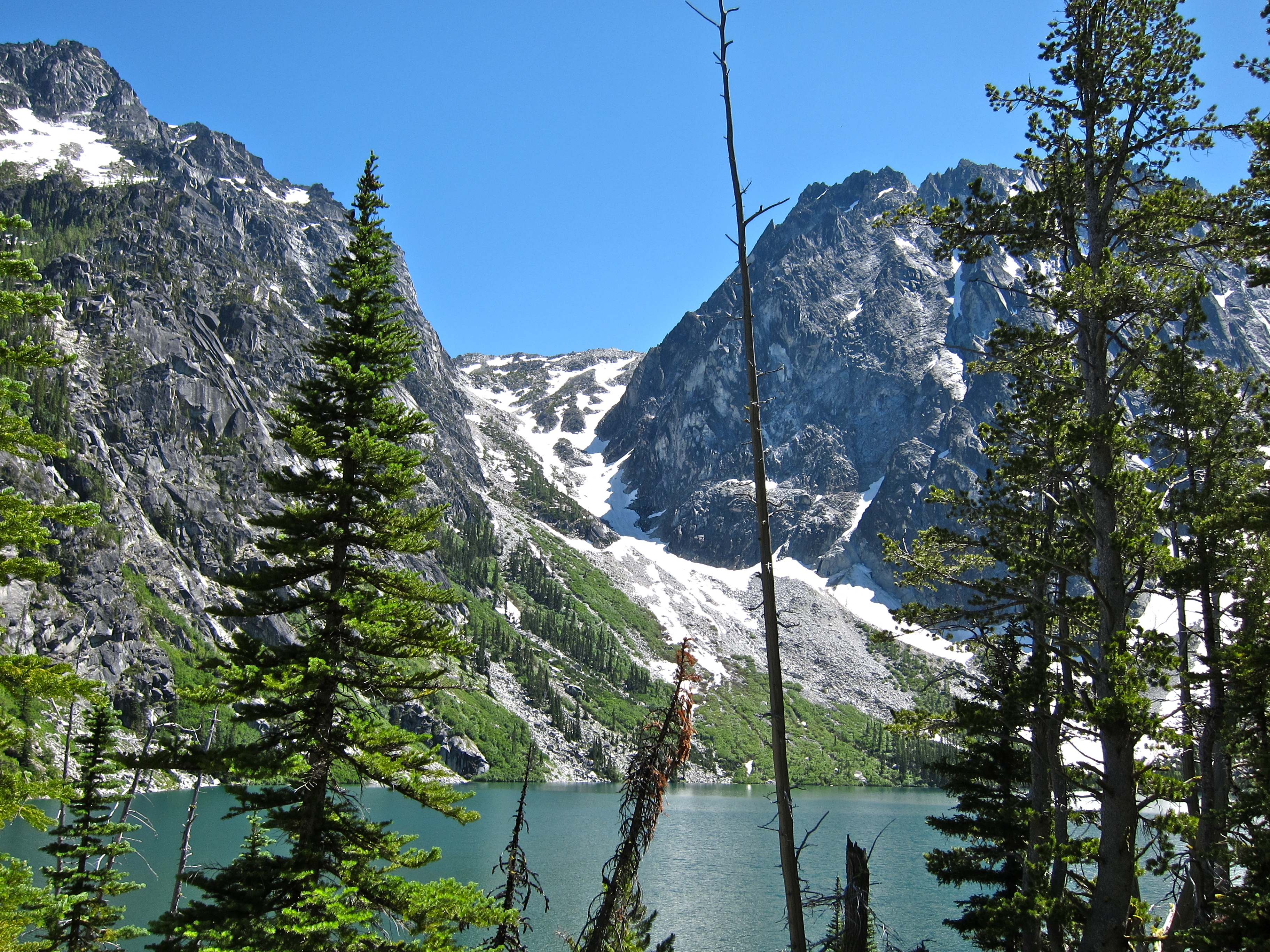 Lake Colchuck, Aasgard pass (center), Dragontail Group (right)