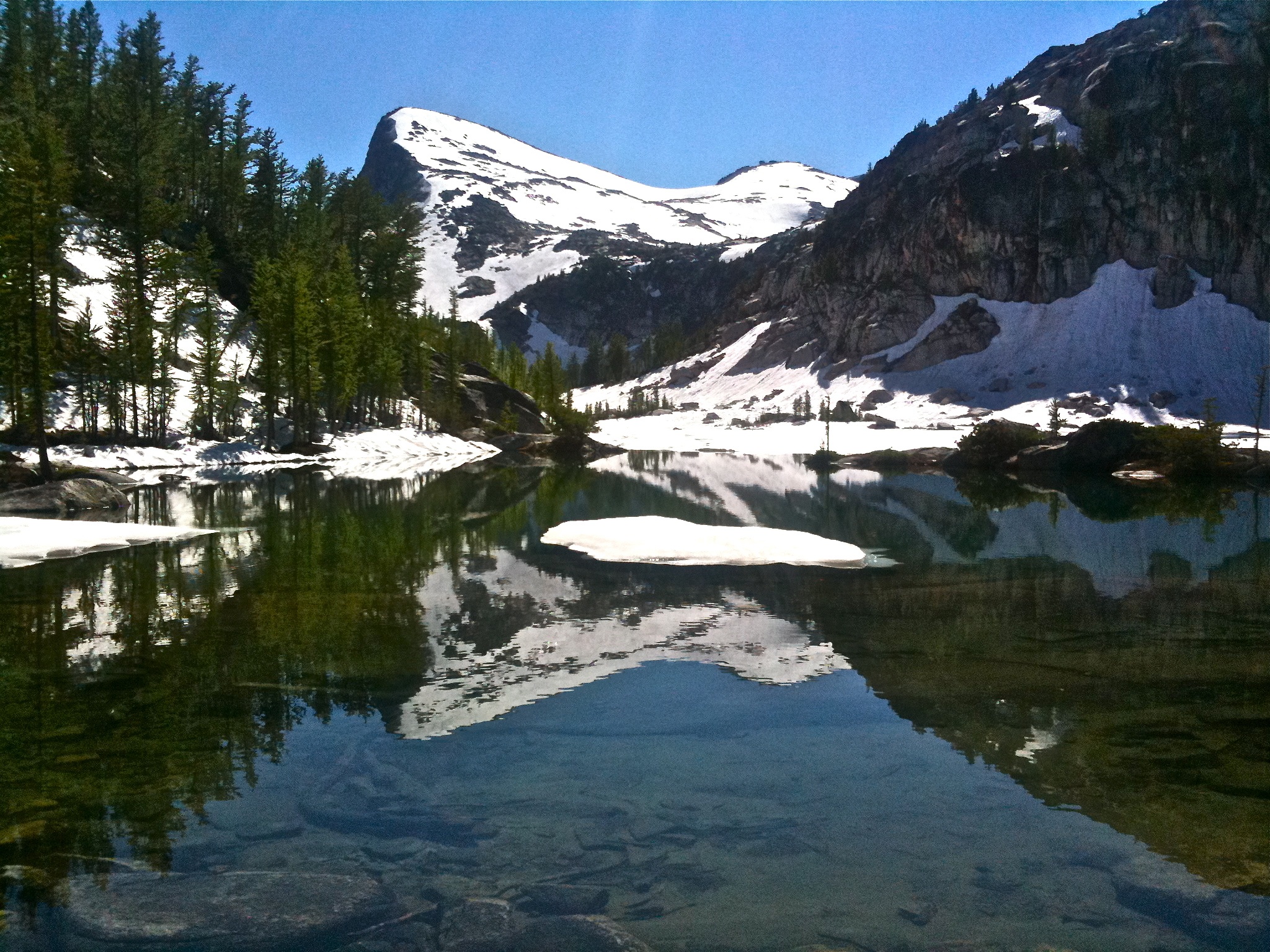 Middle Enchantment Lake & Little Annapurna Mountain